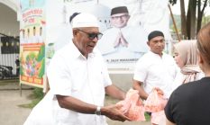 Pemda Sula Bagikan 5.000 Paket Takjil Kepada Warga Sanana