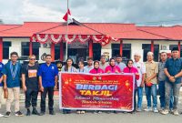 Gambar: Pose Bersama di Depan Polsek Jailolo, Usai Berbagi Takjil.