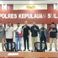 Gambar: Pose Bersama Usai Menggelar Rapat Koordinasi antara Polres Kepulauan Sula, dan Pantai Pelantikan Pengurus KONI.