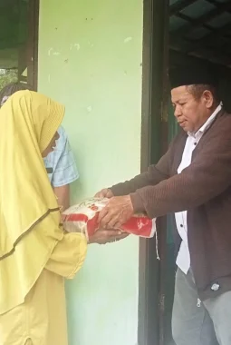 Terima Bantuan Sembako, Kades Naflow Ucapkan Terimakasih kepada Bupati Sula