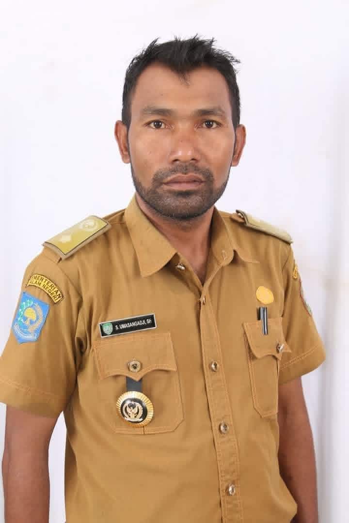 Gambar: Ketua DPC APDESI Kepulauan Sula, Sirajudin Umasangadji, SH.