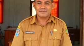 Gambar: Camat Sulabesi Tengah, Muslim Usia.