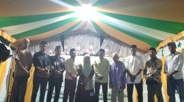 Gambar: Pose Bersama Usai Pembukaan Kegiatan Safari Ramadhan di Desa Waikafia.