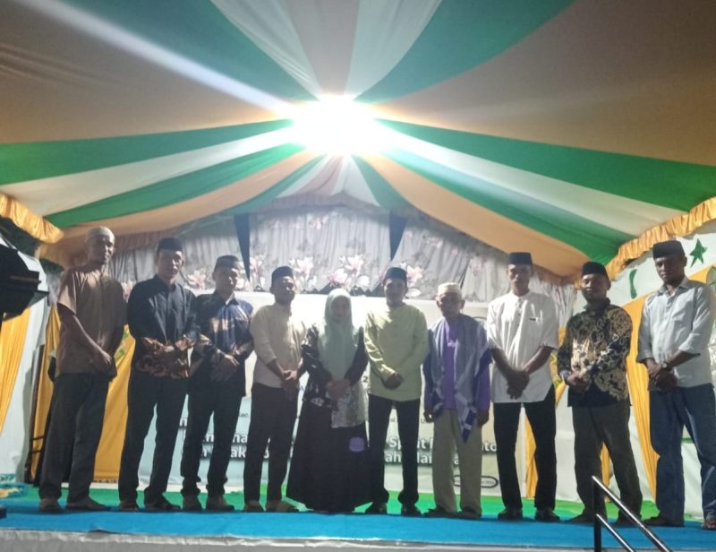 Gambar: Pose Bersama Usai Pembukaan Kegiatan Safari Ramadhan di Desa Waikafia.