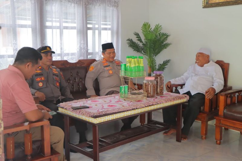 Dok: Kapolres Kepulauan Sula AKBP Kodrat Muh Hartanto, Menyambangi Tokoh Agama di Sanana.