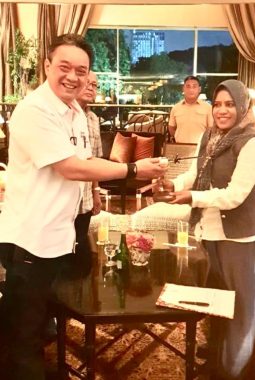 Bupati Sula Tanda Tangan Kerjasama dengan Pihak PT. Trigana Air