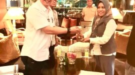 Dok: Bupati Kepulauan Sula Hj. Fifian Adeningsi Mus, Tanda Tangan Kerjasama dengan Pihak PT. Trigana Air.