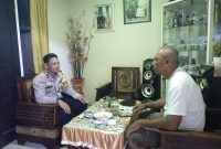 Dok: Bhabinkamtibmas Desa Mangon Aipda Suherman Umar Bersama Ketua Pemuda Djul Bone.