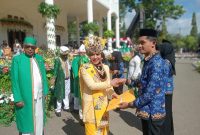 Dok: Penyerahan SK 100 Persen Oleh Bupati Kepulauan Sula Hj. Fifian Adeningsi Mus.