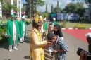 Dok: Bupati Kepulauan Sula Hj. Fifian Adeningsi Mus Santuni Anak Yatim Piatu.