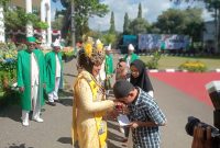 Dok: Bupati Kepulauan Sula Hj. Fifian Adeningsi Mus Santuni Anak Yatim Piatu.