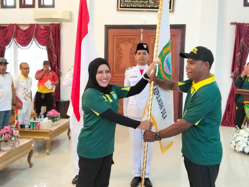 Dok: Bupati Kepulauan Sula, Hj. Fifian Adeningsi Mus Resmi Lepas Kontingen POPDA.