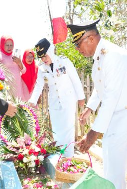 Bupati Sula dan Unsur Forkopimda Ziarah ke Makam Pahlawan 