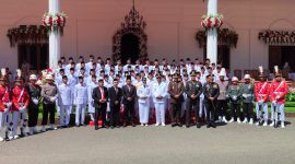 Dok: Foto Pasukan Paskibraka Bersama Bupati Kepulauan Sula Hj. Fifian Adeningsi Mus.