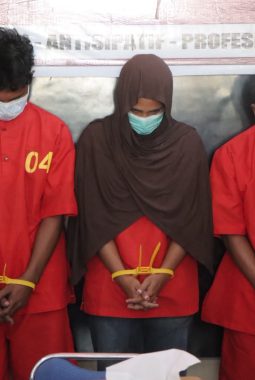Gelar Konferensi Pers, Polisi Ungkap Peristiwa Pembunuhan Terhadap Warga Desa Kawata