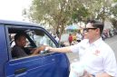 Dok: Ketum KONI Kepulauan Sula, Kamarudin Mahdi, S.STP, Bagikan Masker Gratis Kepada Masyarakat.